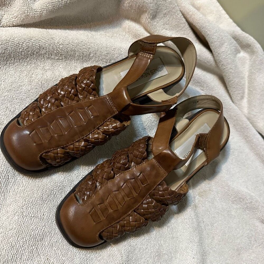 Jones New York  women’s size 7.5 woven leather brown shoes
